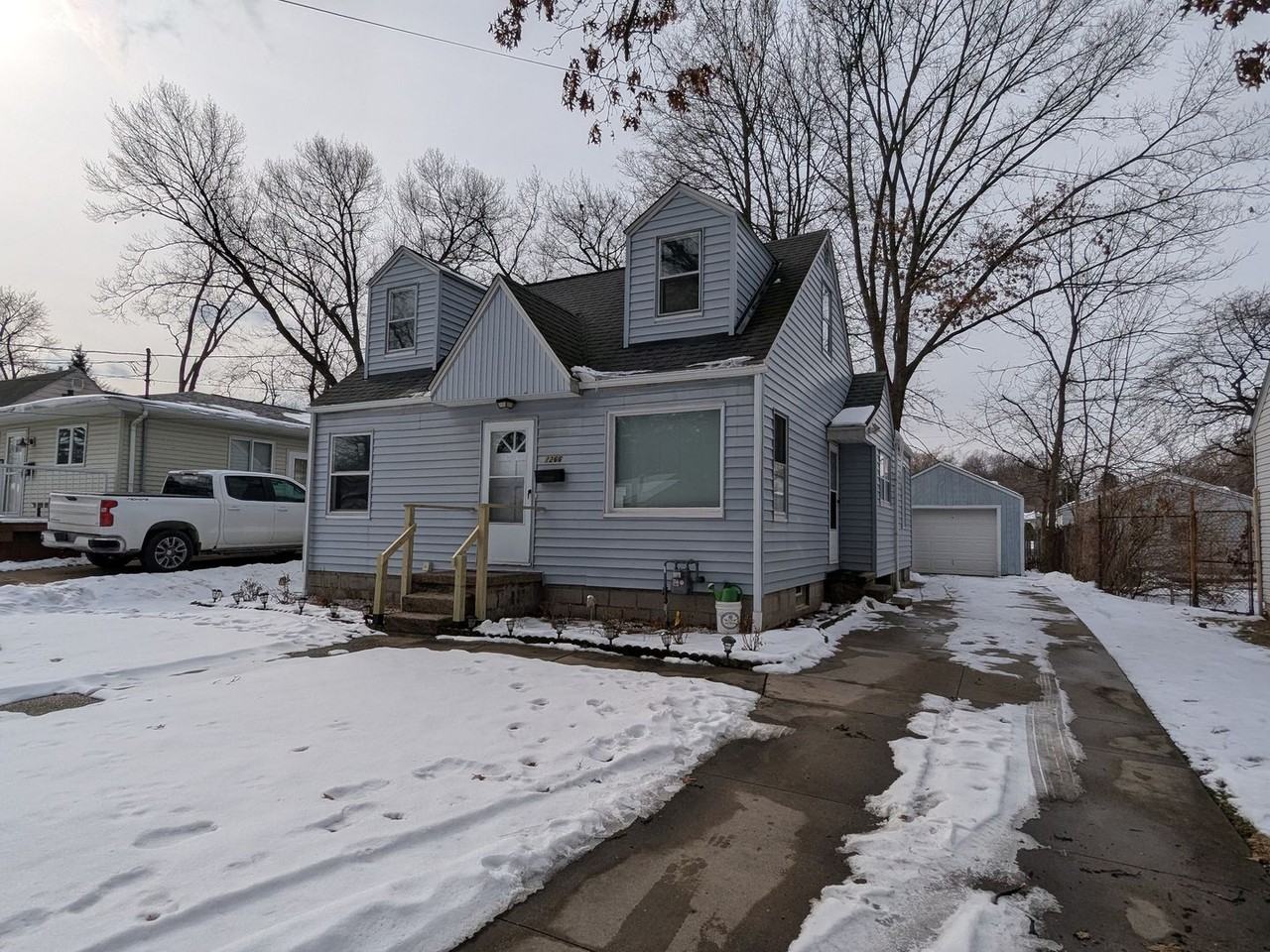 1266 Magnolia Ave - Photo 2 of 29