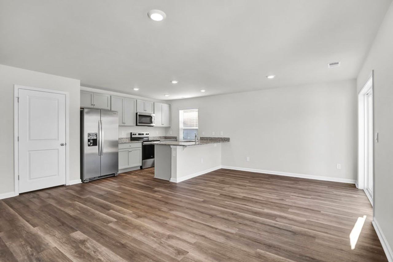 3202 Lobelia Ln - Photo 6 of 44