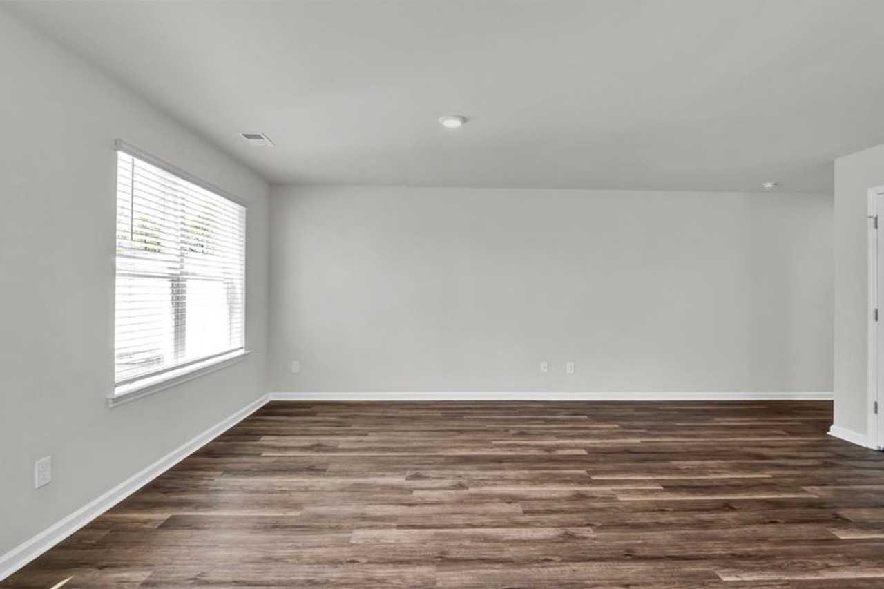 3202 Lobelia Ln - Photo 7 of 44