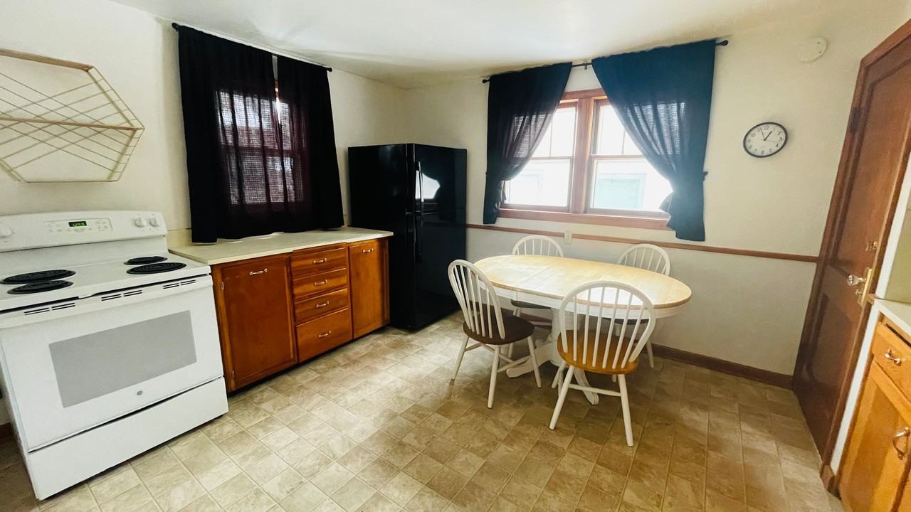 1615 S Main St - Photo 3 of 12