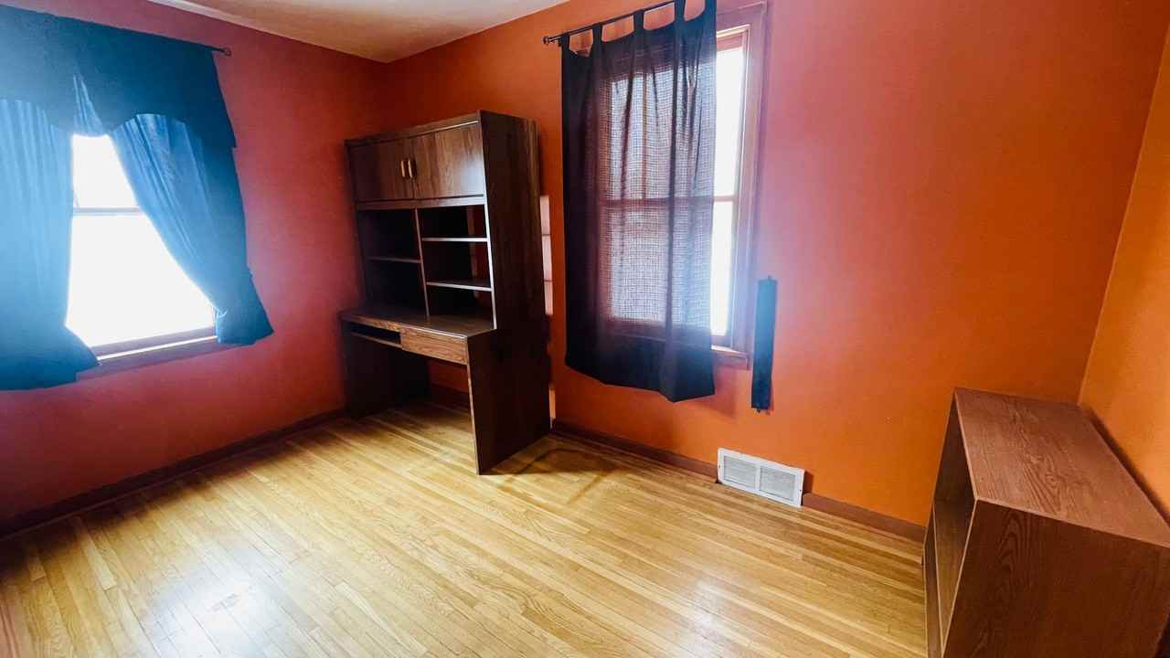 1615 S Main St - Photo 5 of 12