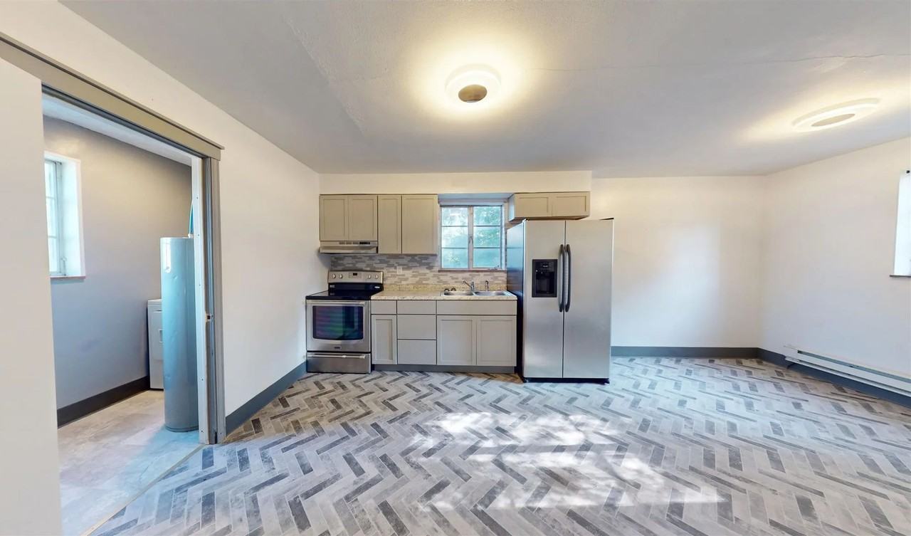 945 Lotus Rd - Photo 3 of 15