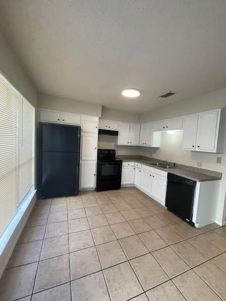 2108 Ramada Dr - Photo 2 of 13