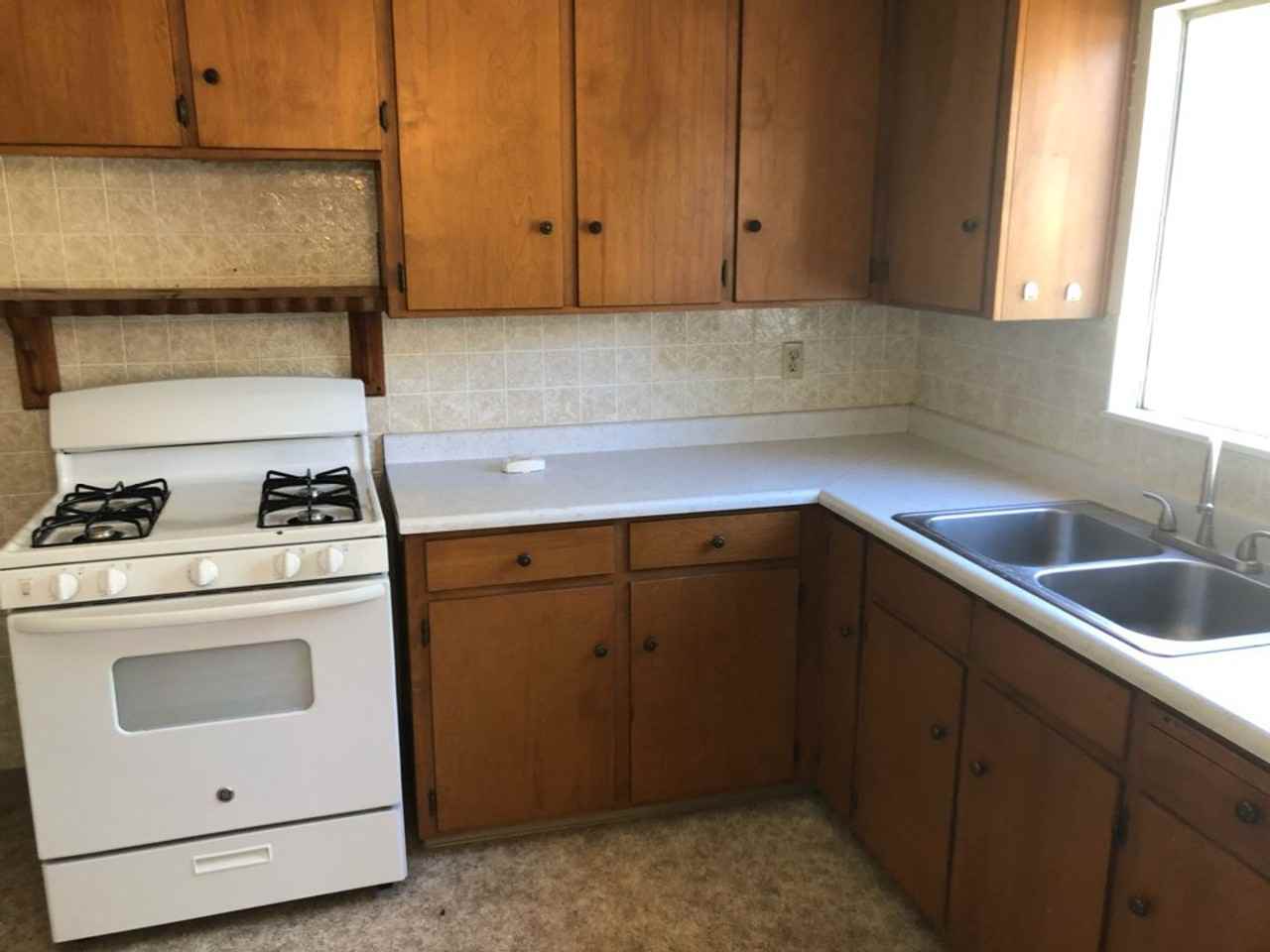 16928 Amy Dr - Photo 3 of 14