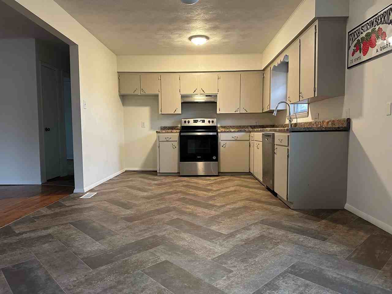 122 Alford St - Photo 2 of 4