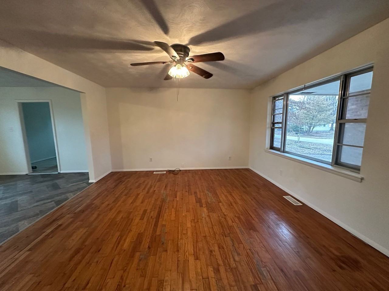 122 Alford St - Photo 3 of 4