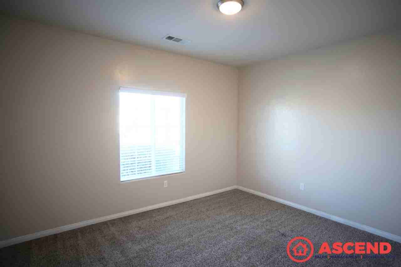 5515 Beacon Ridge Ct - Photo 2 of 12