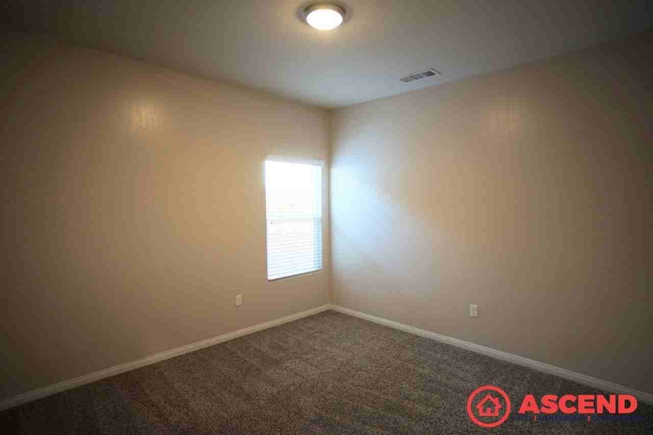 5515 Beacon Ridge Ct - Photo 3 of 12