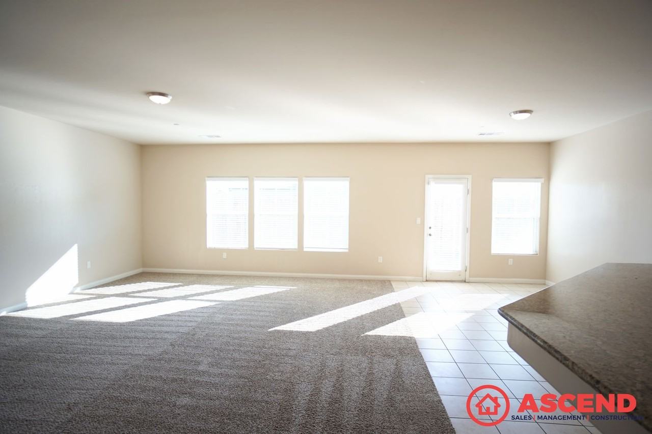 5515 Beacon Ridge Ct - Photo 4 of 12