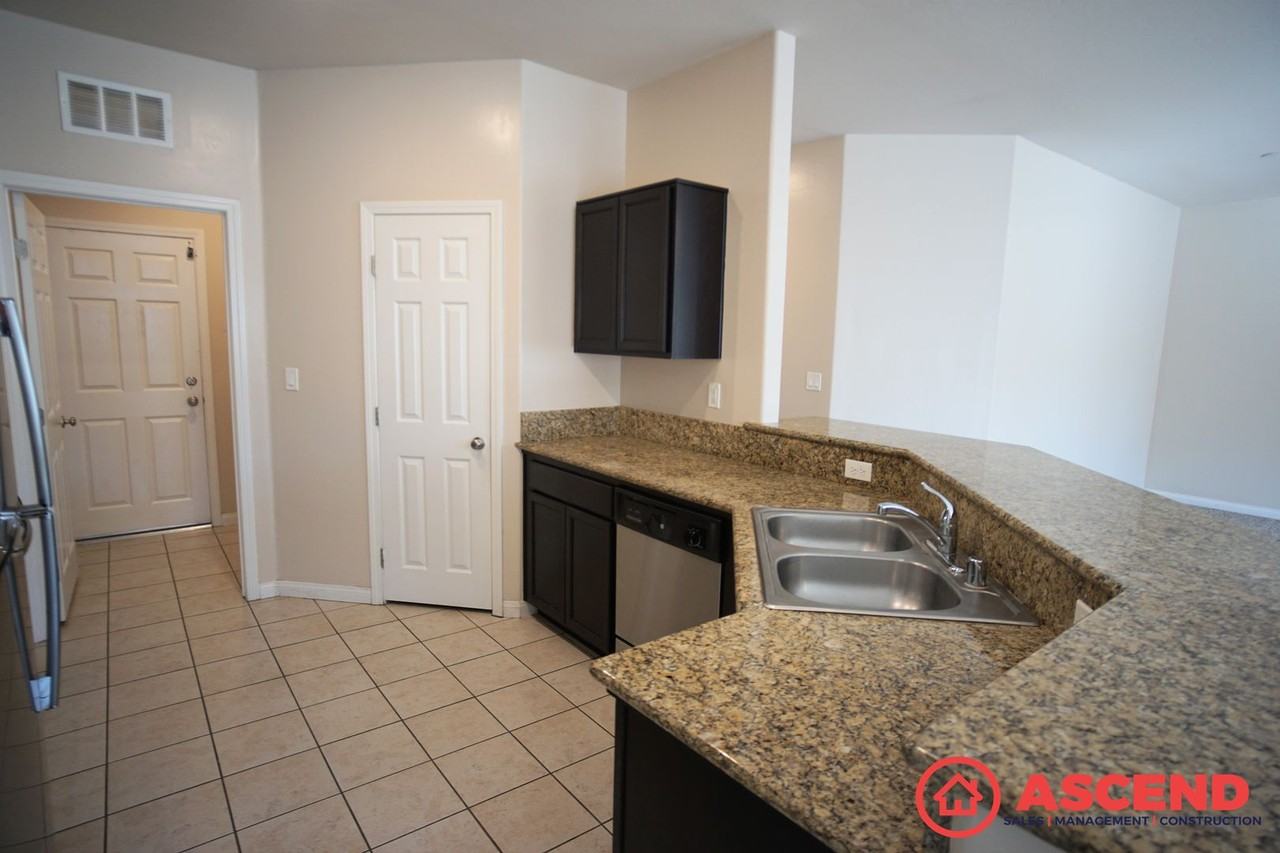 5515 Beacon Ridge Ct - Photo 6 of 12