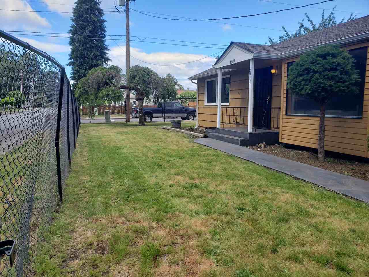 8517 Berkeley Ave Sw - Photo 3 of 50