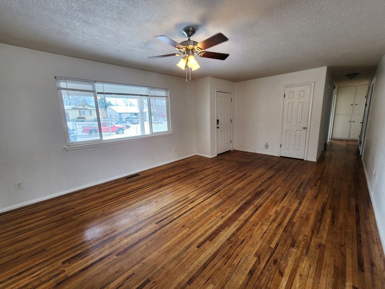 338 Jewel St - Photo 3 of 12