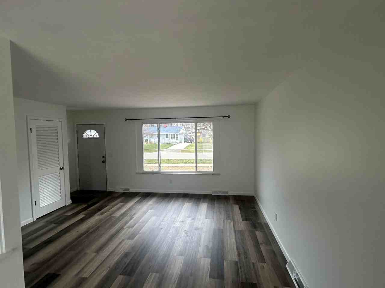 226 Erieview Blvd - Photo 2 of 7