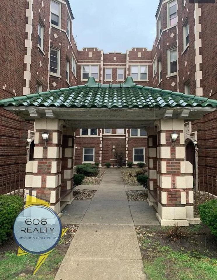 Beautiful Berwyn Apartments on Grove! - Photo 3 of 13