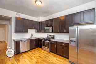 Beautiful spacious apartment in Humboldt Park! - Photo 1 of 1