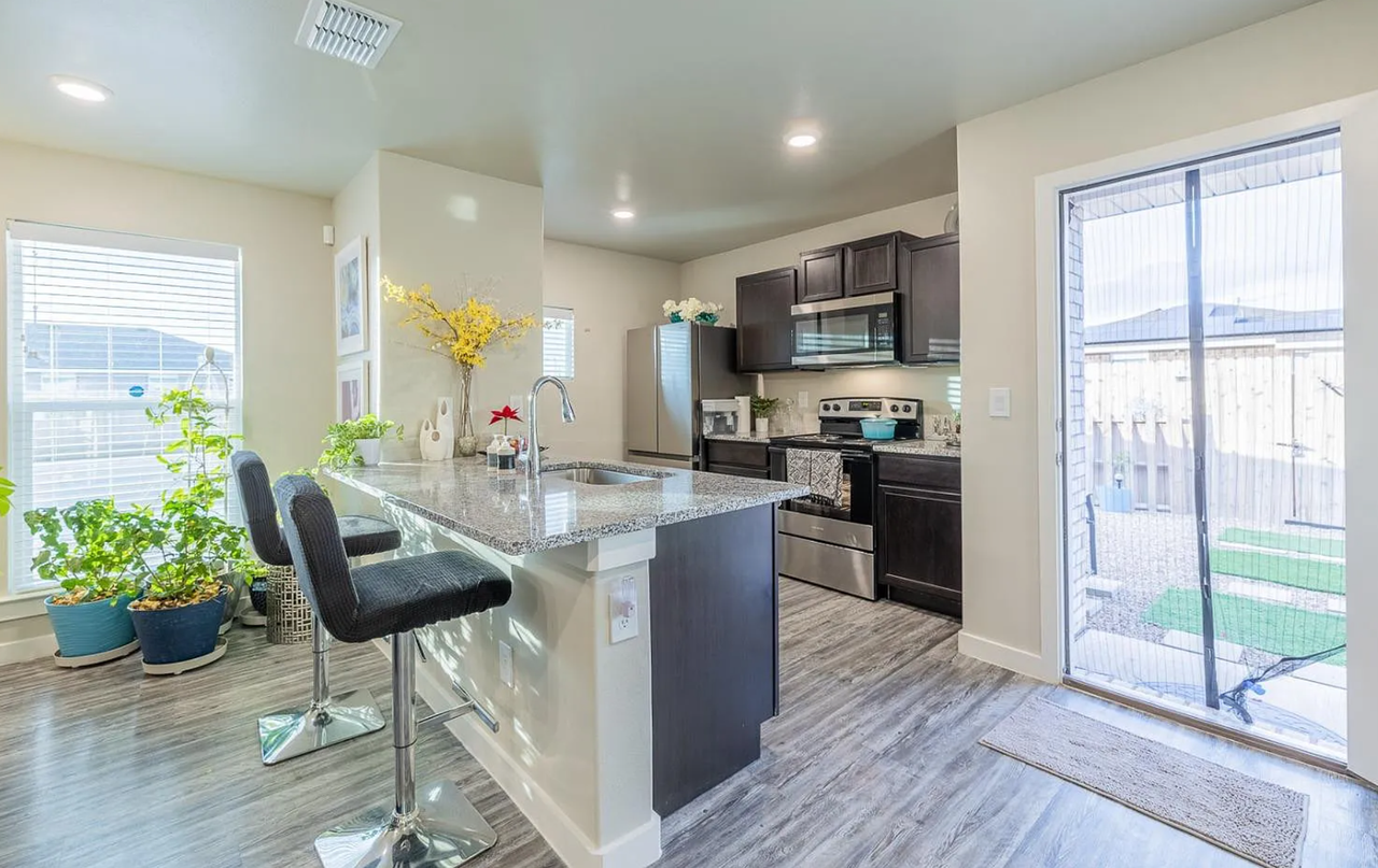 1618 135th St - Photo 3 of 19