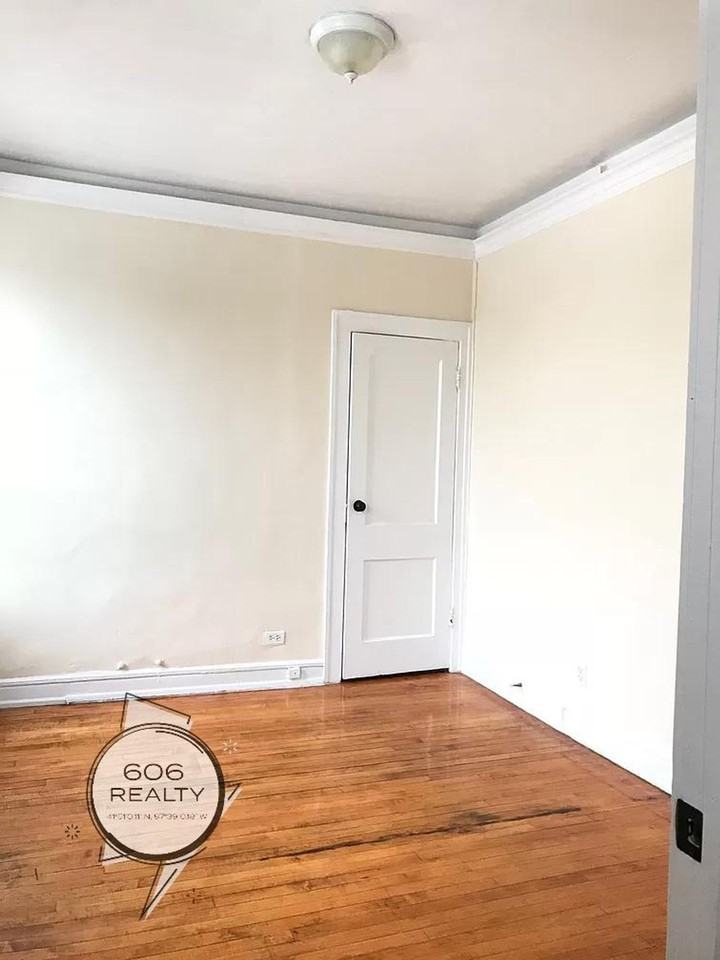 7054 S Western Ave #201 - Photo 2 of 6
