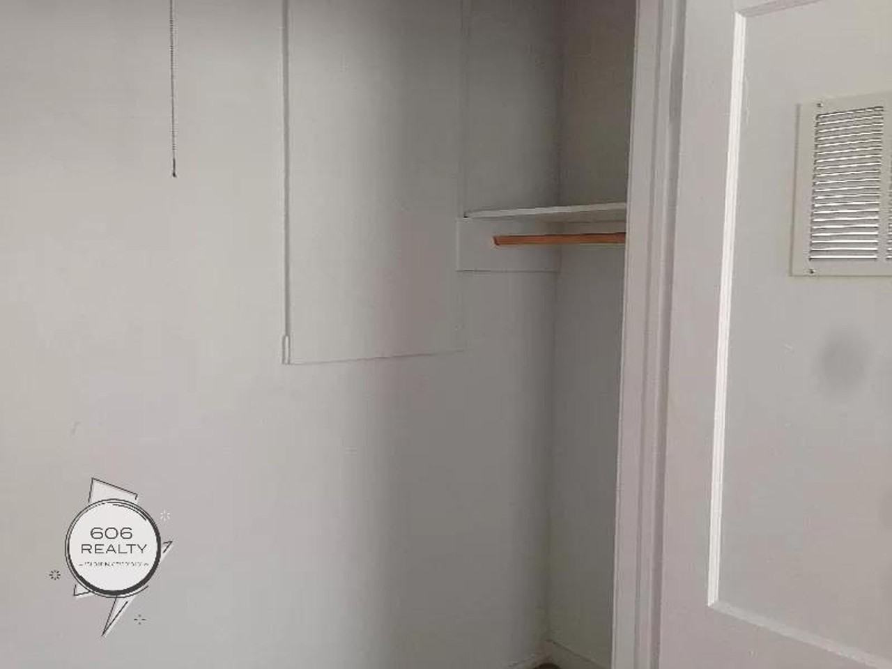 7054 S Western Ave #201 - Photo 4 of 6