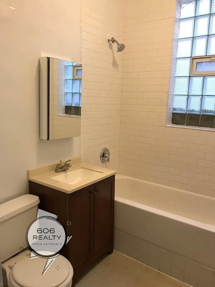 7054 S Western Ave #201 - Photo 6 of 6