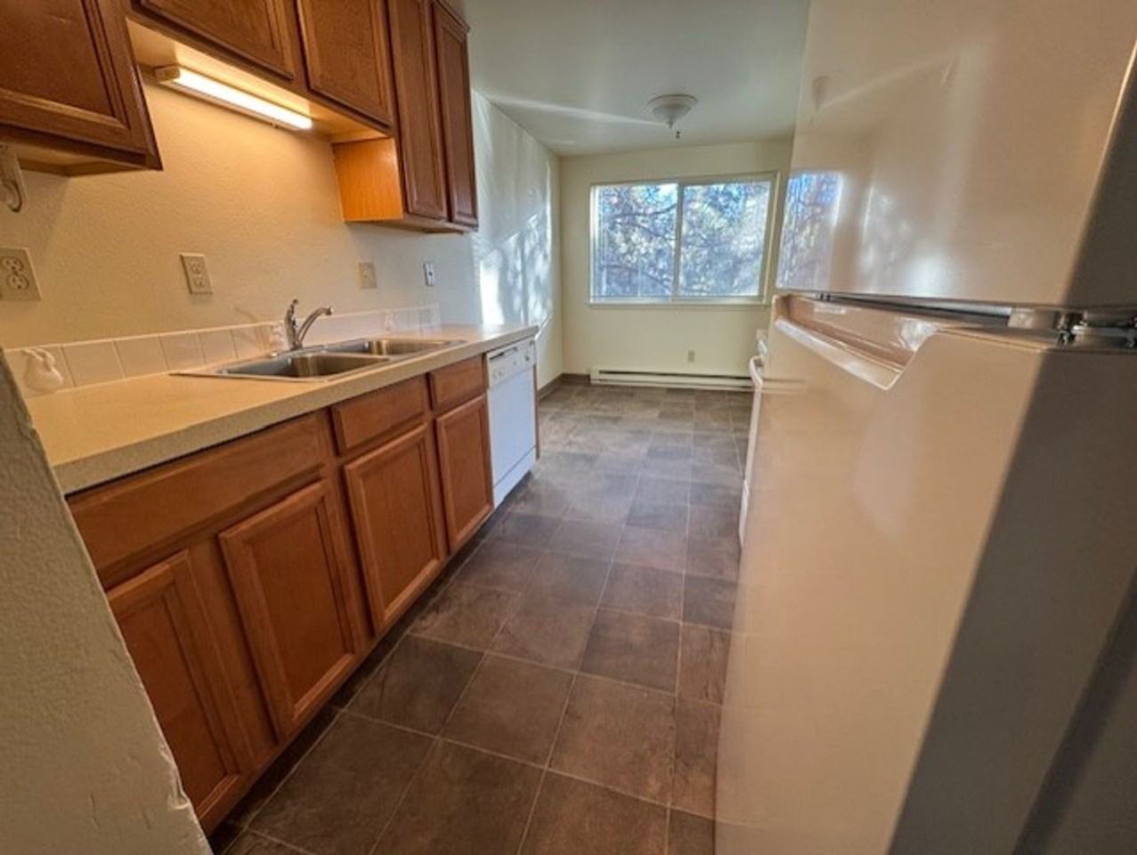 1498 Nw Ogden Ave - Photo 2 of 8