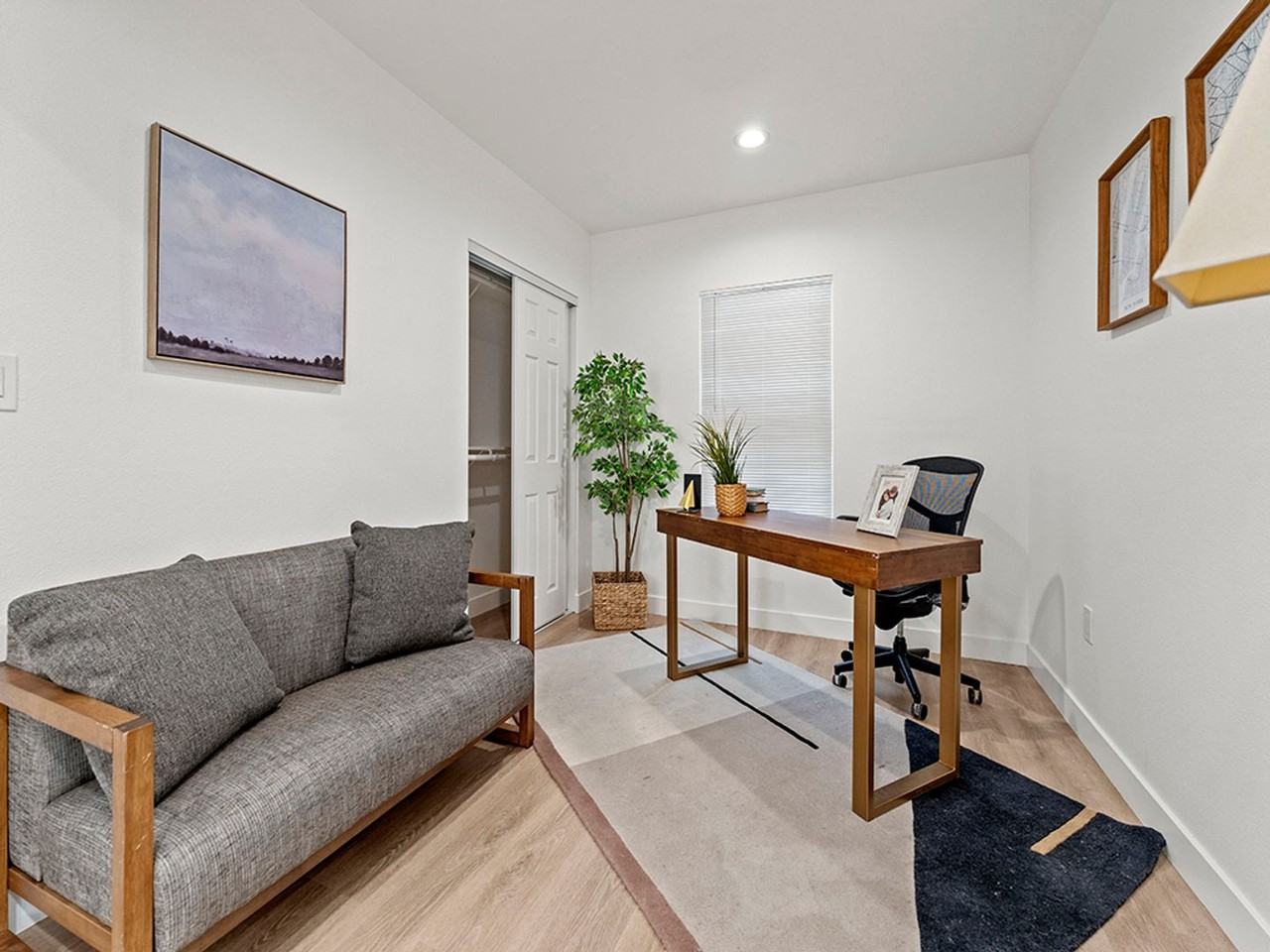 1411 West 7th Street - Photo 3 of 13