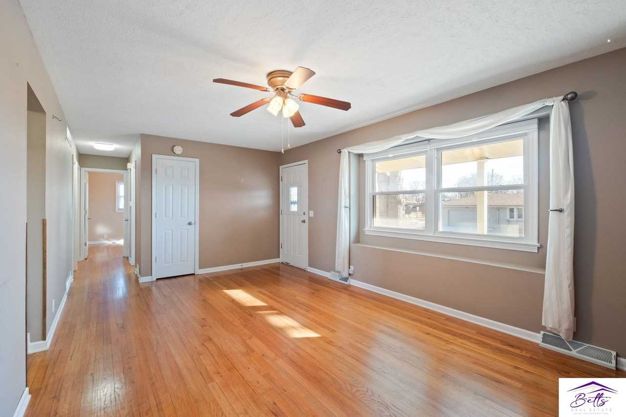 12204 Weir St - Photo 2 of 19