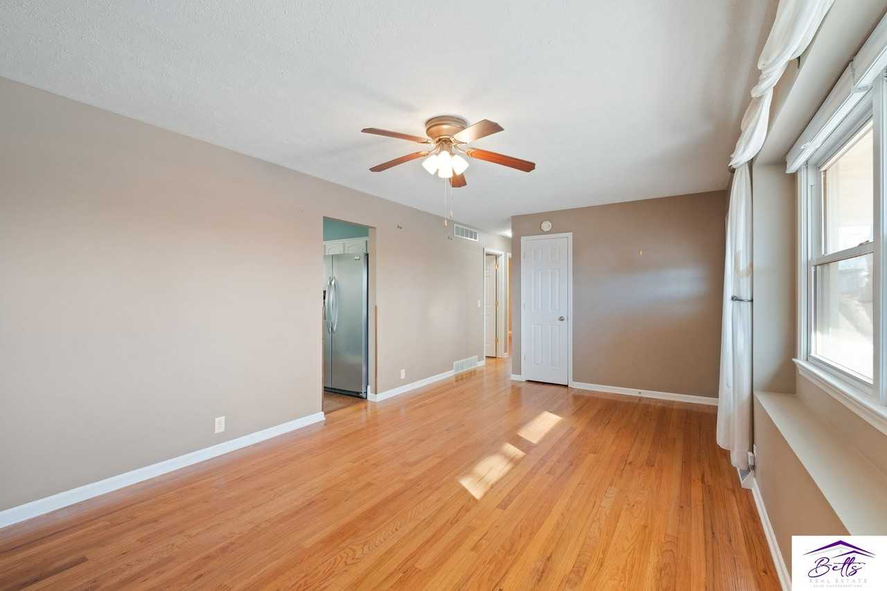 12204 Weir St - Photo 3 of 19