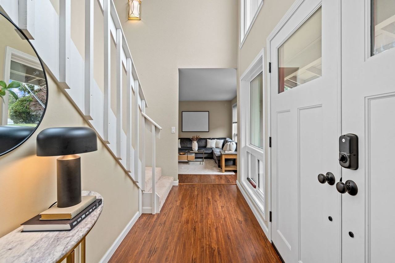 1811 Lincoln Cir Se - Photo 3 of 49