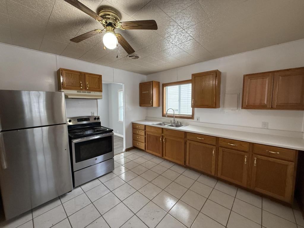 2921 Colorado Ave - Photo 6 of 11