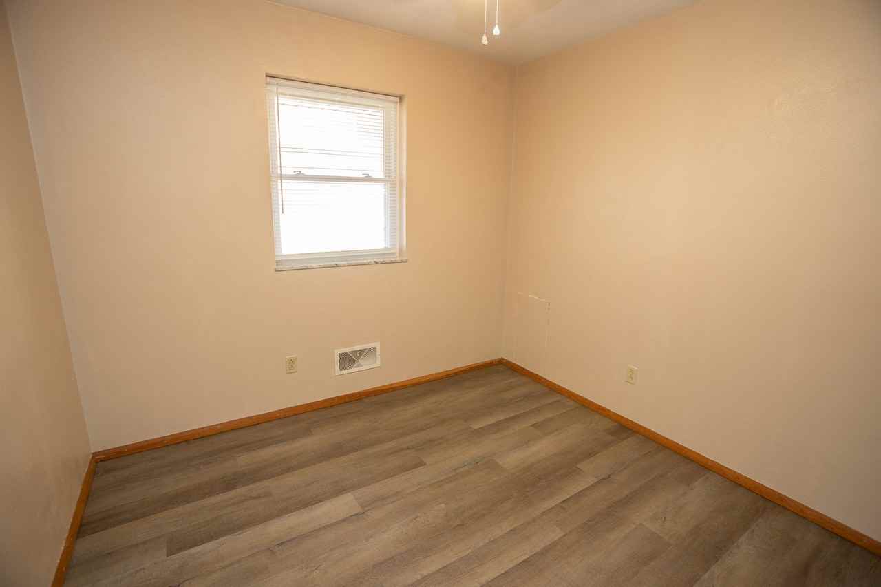 108 Manila St - Photo 3 of 18