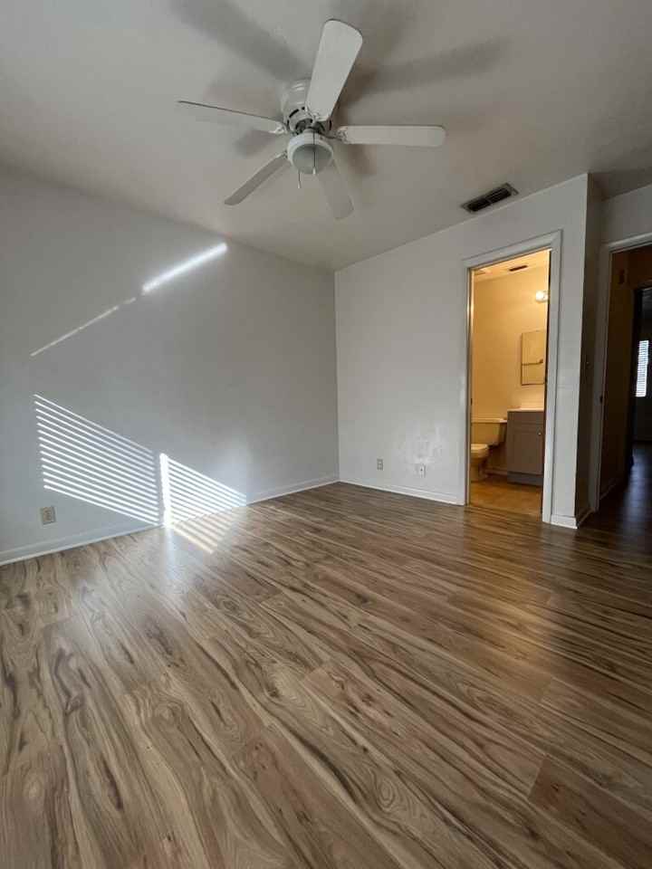 2566 Sw 31st Pl - Photo 2 of 21