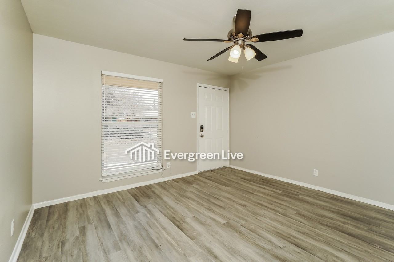 8919 Palm Crest St - Photo 5 of 12