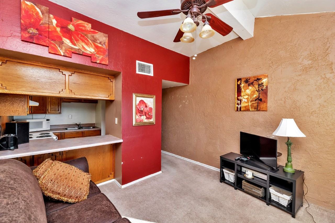 778 W Wickenburg Way Unit 4 - Photo 6 of 11