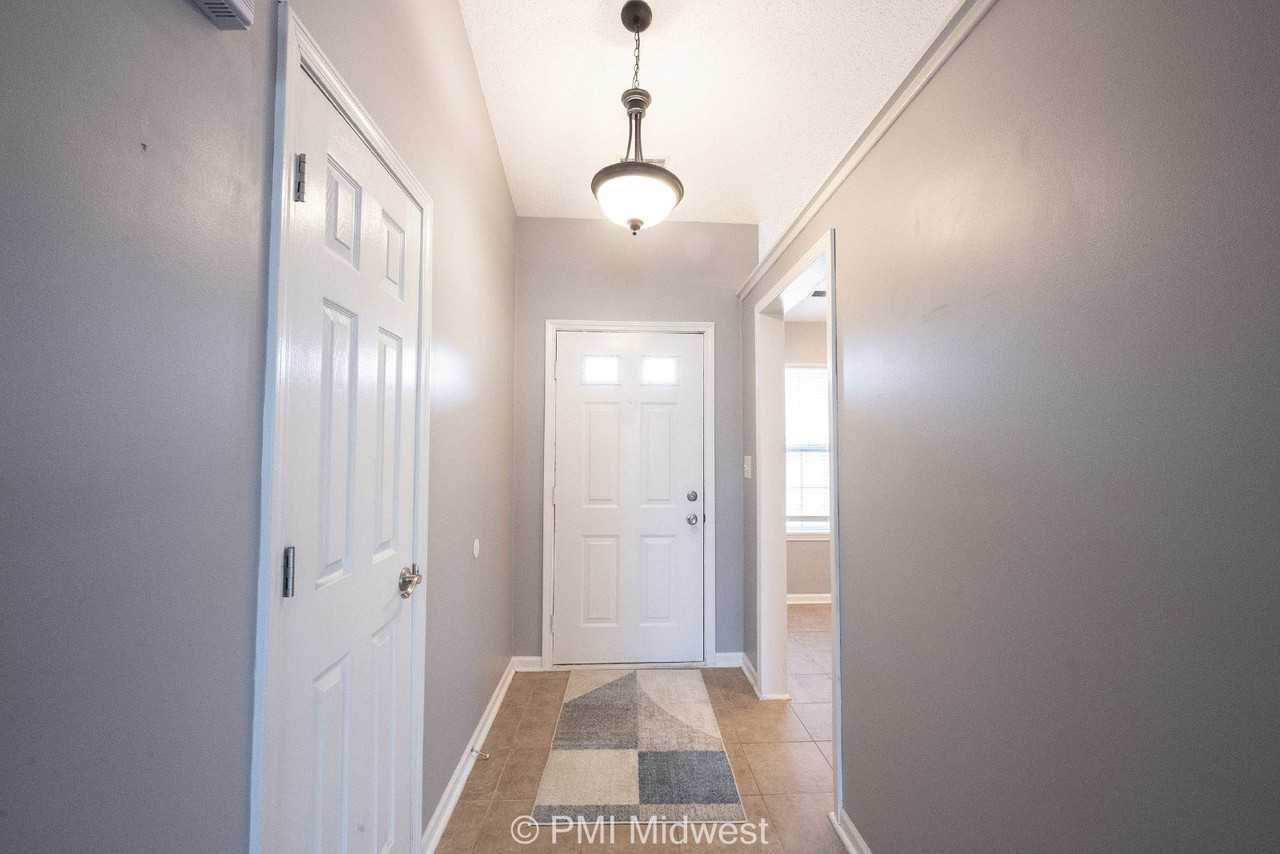 7912 Bitternut Dr - Photo 3 of 31