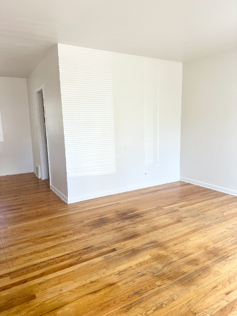 720 E 17th St Apt A - Photo 2 of 11