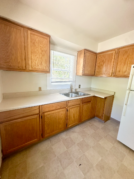 720 E 17th St Apt A - Photo 6 of 11