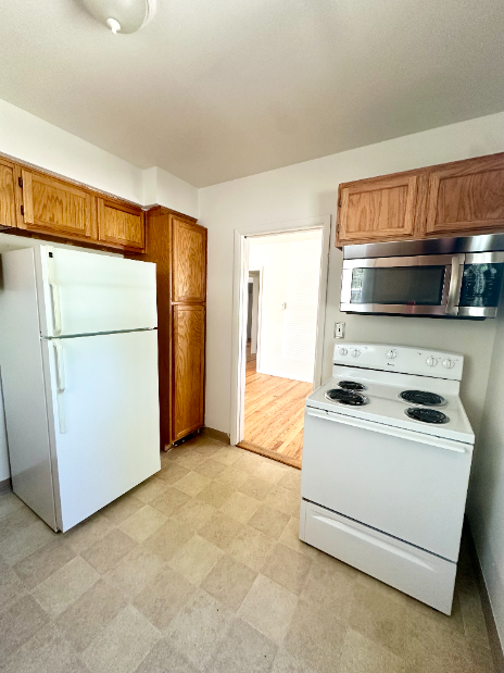 720 E 17th St Apt A - Photo 7 of 11