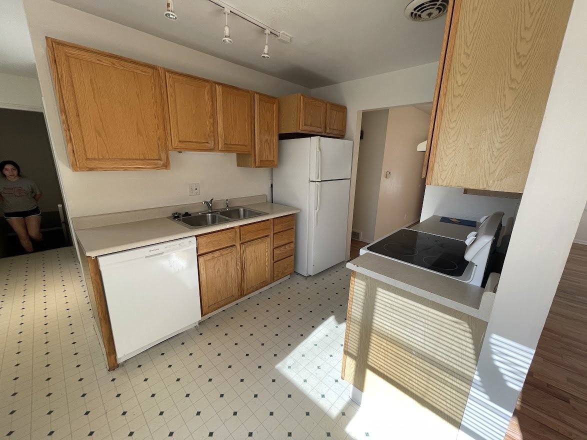 560 S 40th St - Photo 4 of 12