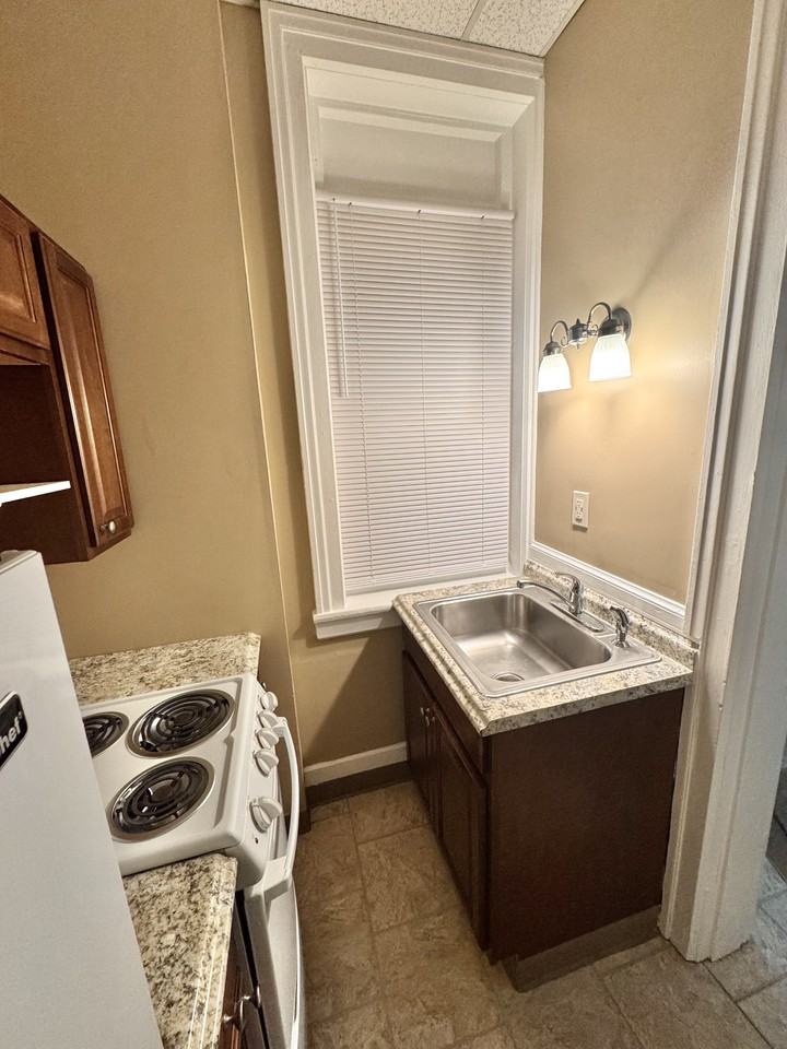 210 Locust St #2 - Photo 7 of 10