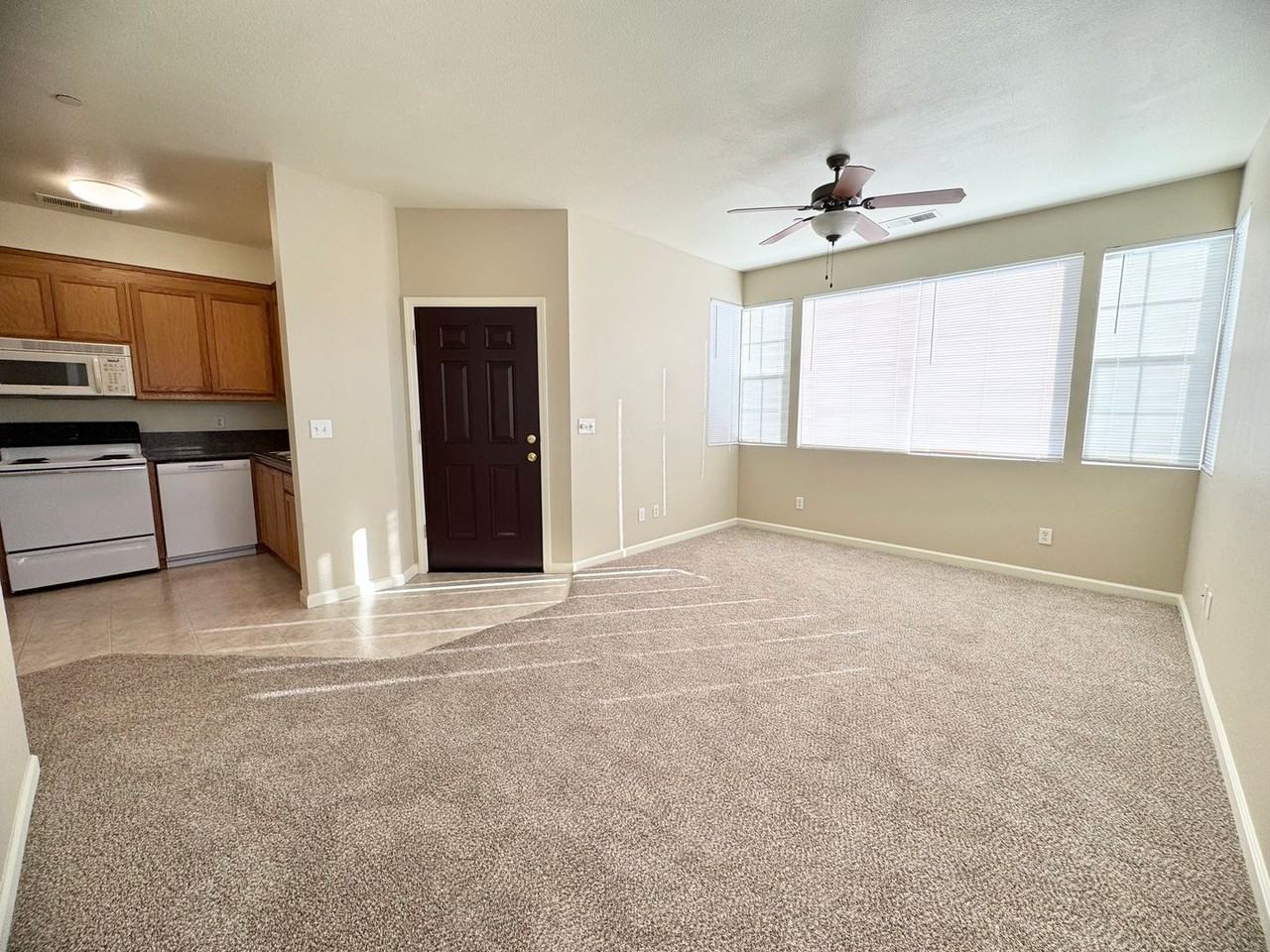 Hartford Square 2 Bedroom 2 bath apartments - Photo 2 of 15