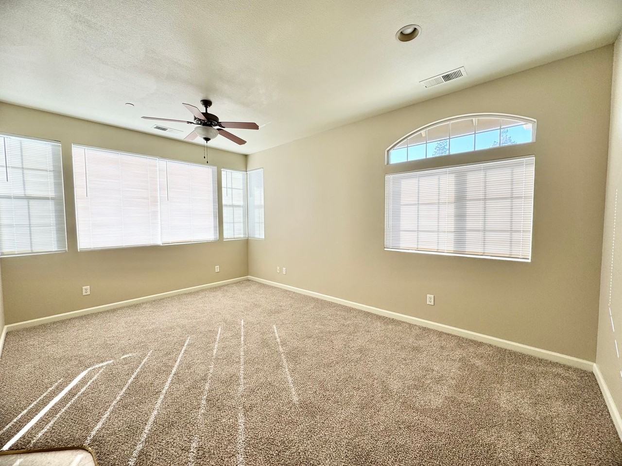 Hartford Square 2 Bedroom 2 bath apartments - Photo 3 of 15