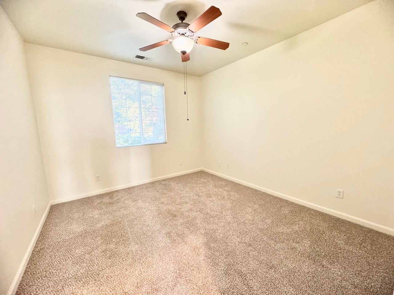 Hartford Square 2 Bedroom 2 bath apartments - Photo 6 of 15