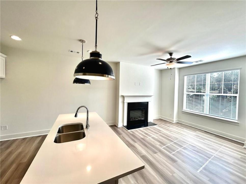 1914 Victoria Way - Photo 3 of 14