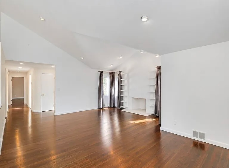 305 Woodcliff Rd - Photo 3 of 15