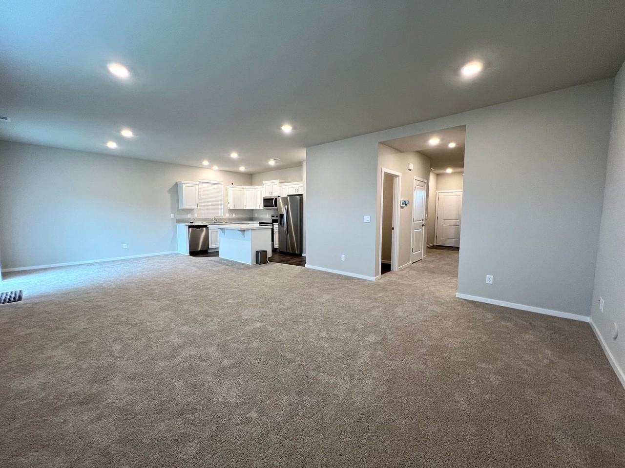 3105 Wrangler Dr - Photo 7 of 31
