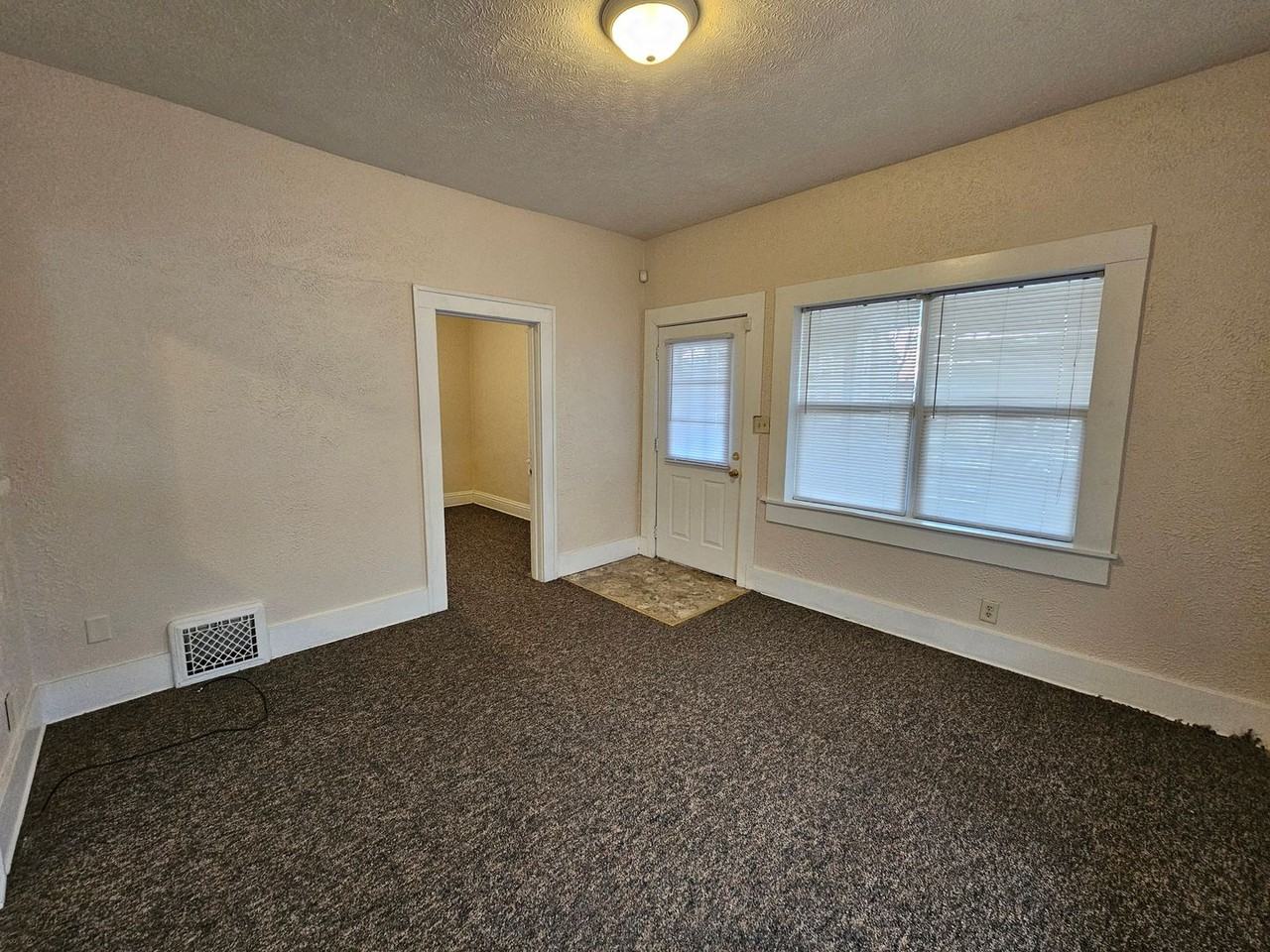 707 Corby Blvd - Photo 4 of 22