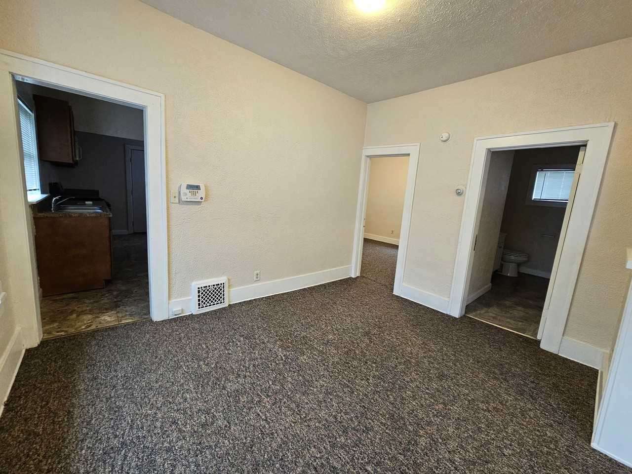 707 Corby Blvd - Photo 5 of 22