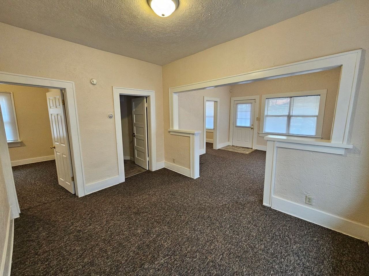 707 Corby Blvd - Photo 6 of 22