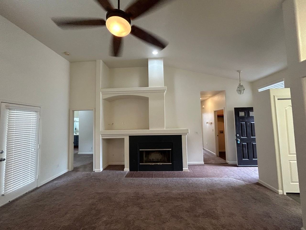 1533 N Rio Vista Ct - Photo 3 of 17