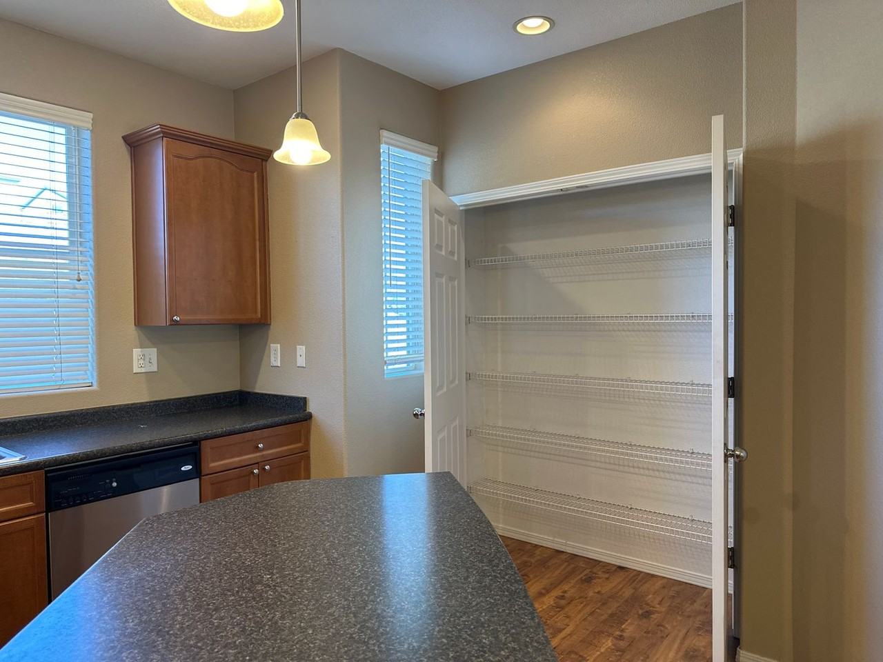 3084 Sterling Ridge Cir - Photo 5 of 14
